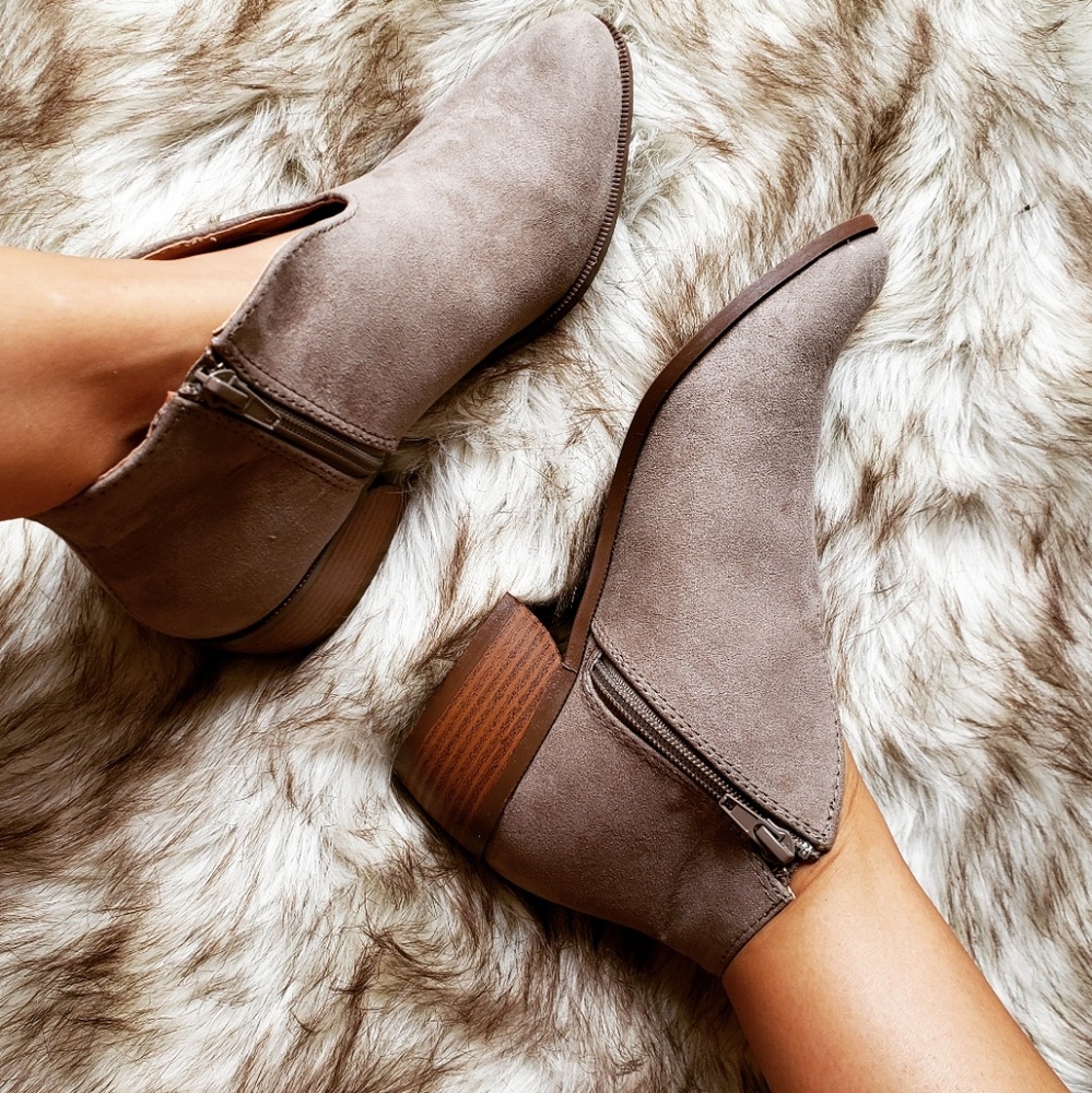 📣LAST PAIR//The Cheyenne// Taupe cut out bootie - Picture 3 of 5